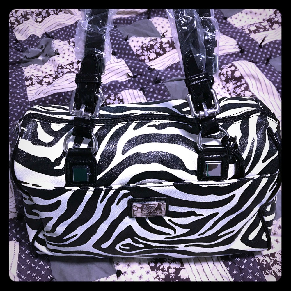 Grace Adele Nala Black Host Exclusive NWT